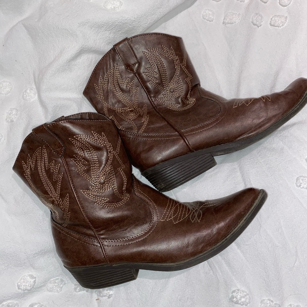 ✨Cow girl boots✨